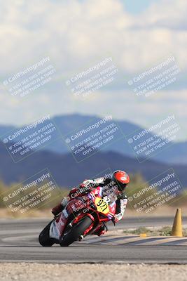 media/Nov-16-2025-Race Pace (Sun) [[8c5fa54630]]/Non Verified Riders (1st 20 Minutes)/5-Turn 15 (110pm)/